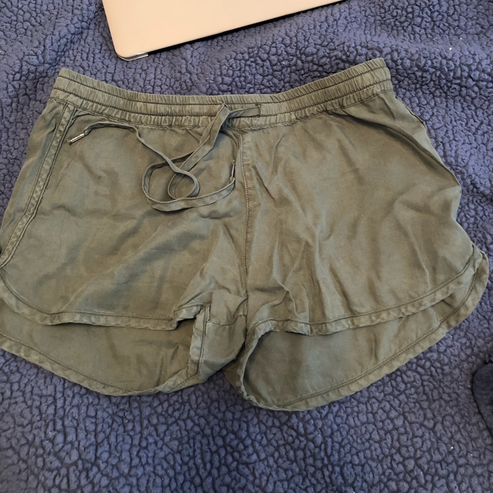 Flowey shorts